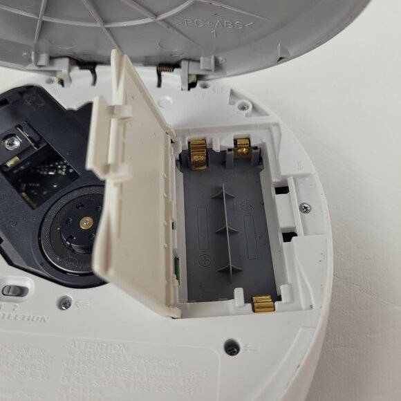 PARTS ONLY Sony Walkman D-NE509 Atrac3plus Mp3 CD CDR CDRW Vintage - Picture 9 of 9